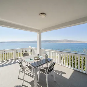 https://apartments-martom.hotelinzadar.com