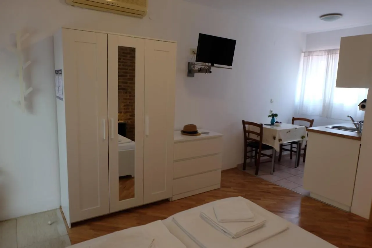 Apartments Golubic Pula 0*,